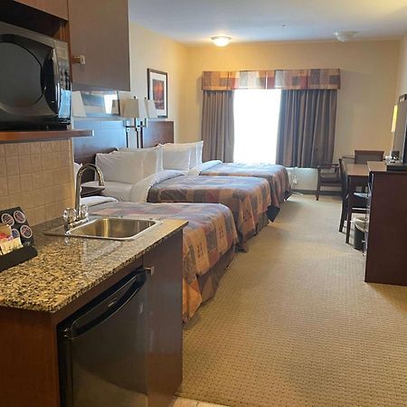 Ramada By Wyndham High River Dış mekan fotoğraf