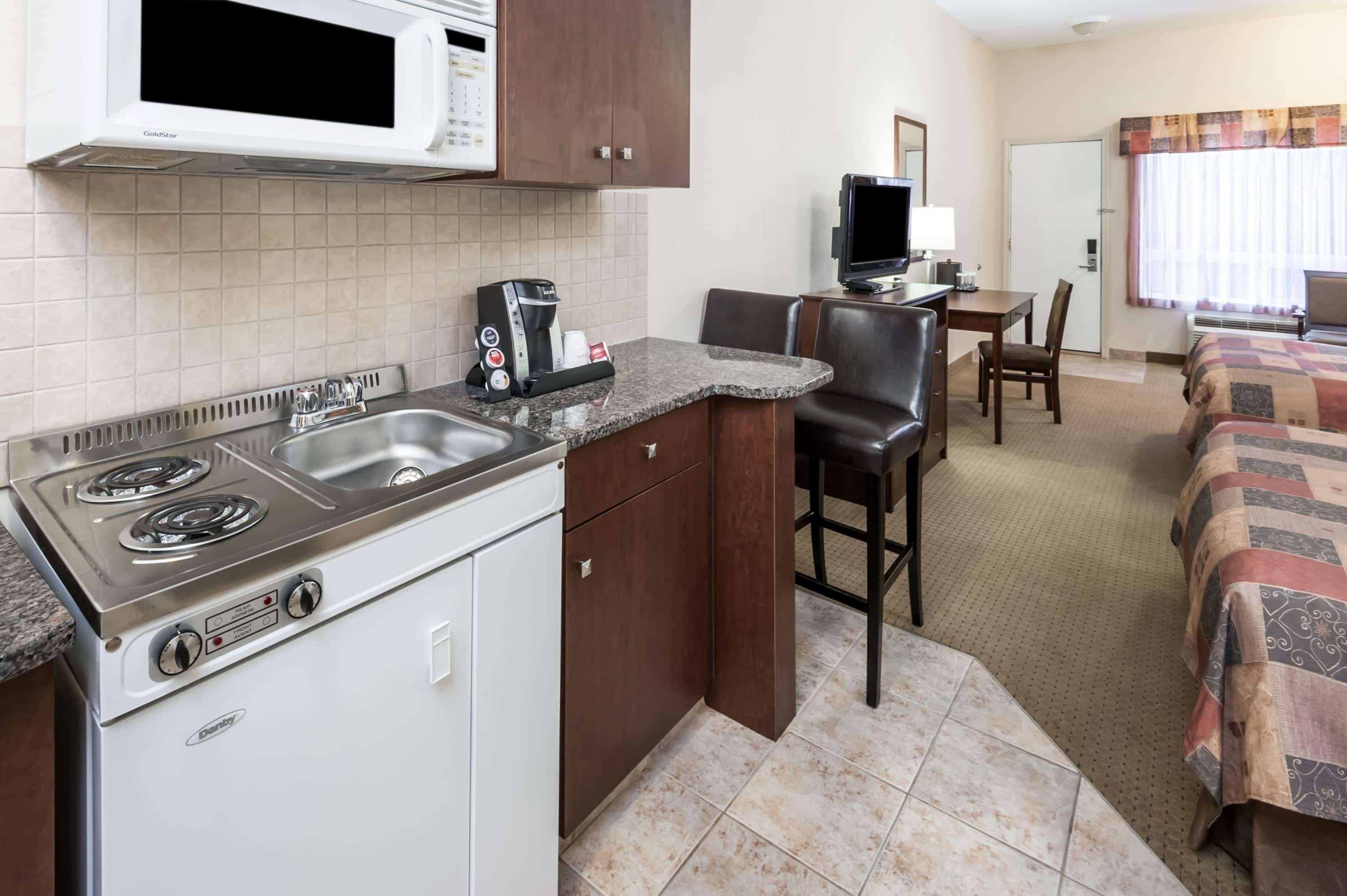 Ramada By Wyndham High River Dış mekan fotoğraf