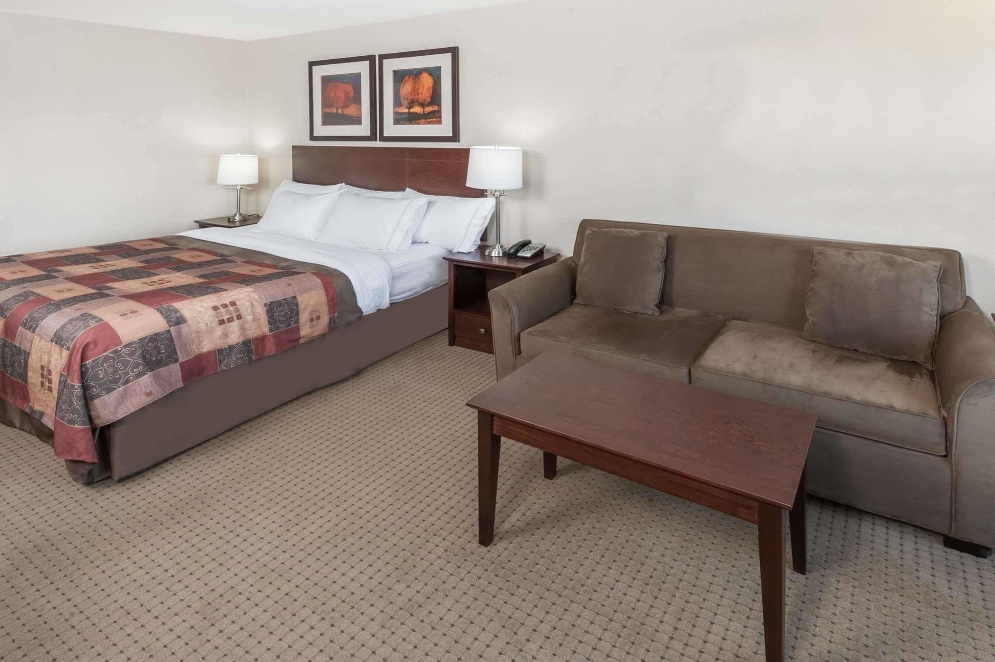 Ramada By Wyndham High River Dış mekan fotoğraf