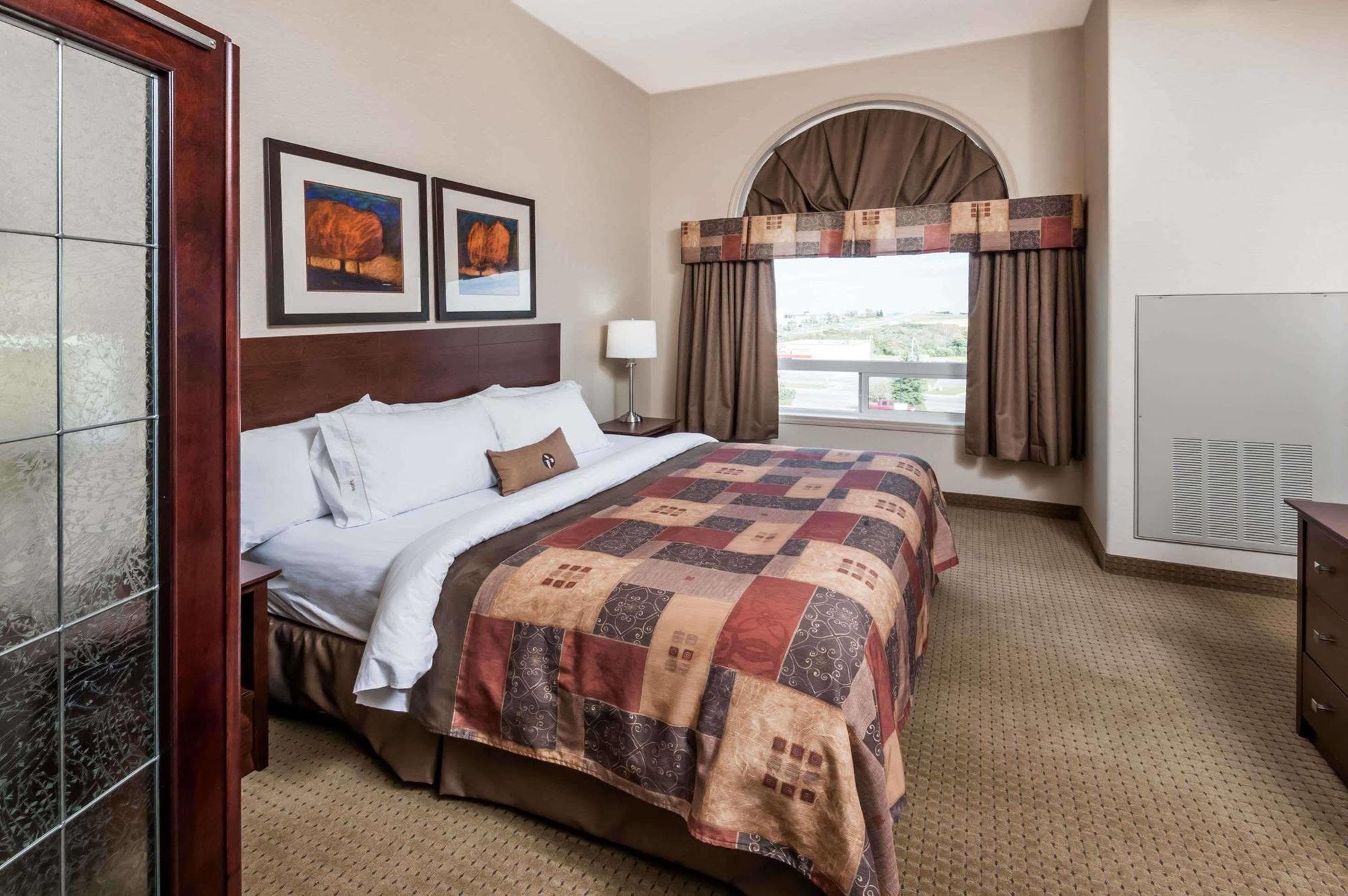 Ramada By Wyndham High River Dış mekan fotoğraf